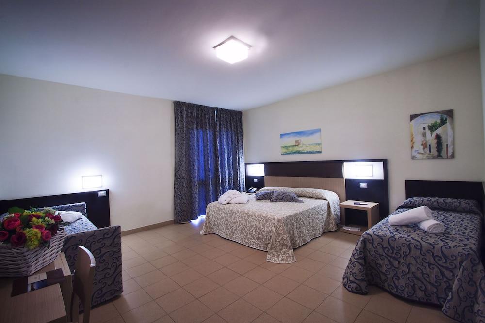 Riva Marina Resort - Cdshotels Каровиньо Экстерьер фото