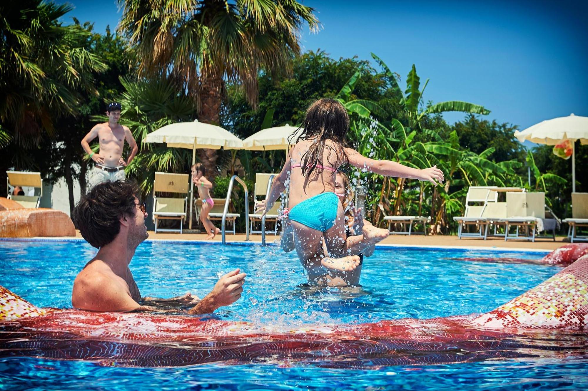 Riva Marina Resort - Cdshotels Каровиньо Экстерьер фото